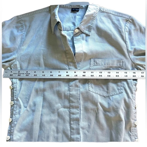 Theory blouse button down size small with buttons along the sides excellent cond - Picture 6 of 6